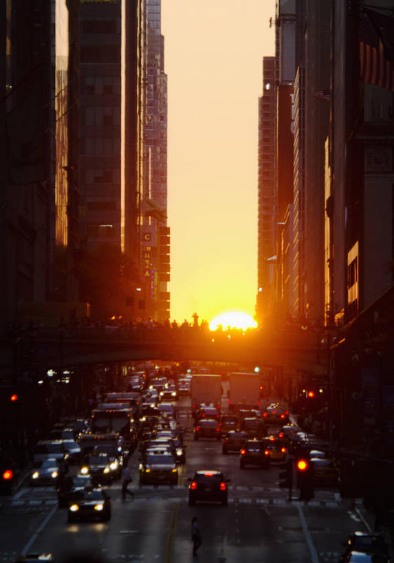 无人,高楼大厦,竖图,俯视,室外,白天,度假,美景,日落,城市风光,标志建筑,城市,大厦,道路,地标,建筑,路,摩天大楼,公路,汽车,照明,纽约,美国,阴影,光线,影子,景观,晚霞,霞光,落日,灯光,曼哈顿,交通,背光,娱乐,建设,车,灯,黄昏,灯具,交通工具,轿车,享受,休闲,景色,彩霞,放松,照亮,北美,北美洲,照明设备,载具,美洲,逆光,前照灯,前大灯,纽约州,帝国之州,帝国州,车前灯,北亚美利加洲,亚美利加洲,夕照,薄暮,夕阳,马路,彩图,高角度拍摄,傍晚,大楼,高层建筑,高楼,摩天楼,曼哈顿岛,斜阳