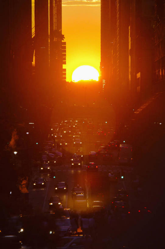 无人,高楼大厦,竖图,俯视,室外,白天,度假,美景,日落,城市风光,标志建筑,城市,大厦,地标,建筑,摩天大楼,汽车,照明,纽约,美国,阴影,光线,影子,景观,晚霞,霞光,落日,灯光,曼哈顿,娱乐,建设,车,灯,黄昏,灯具,交通工具,轿车,享受,休闲,景色,彩霞,放松,照亮,北美,北美洲,照明设备,载具,美洲,前照灯,前大灯,纽约州,帝国之州,帝国州,车前灯,北亚美利加洲,亚美利加洲,夕照,薄暮,夕阳,彩图,高角度拍摄,傍晚,大楼,高层建筑,高楼,摩天楼,曼哈顿岛,斜阳