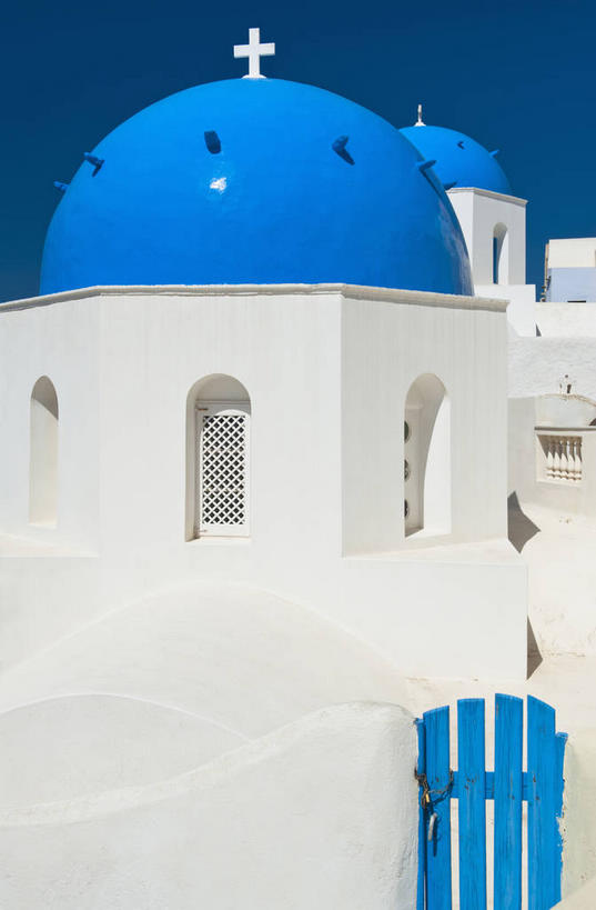 无人,教堂,竖图,室外,白天,正面,旅游,度假,名胜古迹,门,标志建筑,地标,建筑,希腊,欧洲,阴影,节日,遗迹,光线,十字架,影子,墙,拱门,古迹,文化,文物,娱乐,建设,古建筑,墙壁,墙面,蓝色,白色,蓝天,天空,阳光,门框,天,祈祷,享受,休闲,健康,旅游胜地,放松,许愿,宗教,信仰,晴朗,纪念,祈求,基督教,基克拉迪群岛,圣托里尼岛,天主教,信念,古文明,希腊共和国,万里无云,基克拉泽斯群岛,伊亚,平安,晴空,晴空万里,彩图,大教堂,礼拜堂