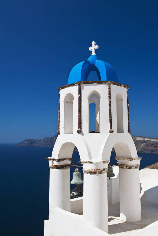 无人,教堂,竖图,俯视,室外,白天,旅游,度假,海浪,海洋,名胜古迹,门,标志建筑,地标,建筑,希腊,欧洲,阴影,节日,遗迹,光线,十字架,影子,墙,浪花,拱门,古迹,文化,文物,娱乐,建设,古建筑,墙壁,墙面,蓝色,白色,蓝天,天空,阳光,海水,门框,天,祈祷,享受,休闲,健康,旅游胜地,放松,许愿,宗教,信仰,晴朗,纪念,祈求,基督教,基克拉迪群岛,圣托里尼岛,天主教,海景,信念,古文明,希腊共和国,万里无云,基克拉泽斯群岛,伊亚,平安,大海,风浪,海,海水的波动,近岸浪,涌浪,晴空,晴空万里,彩图,高角度拍摄,大教堂,礼拜堂