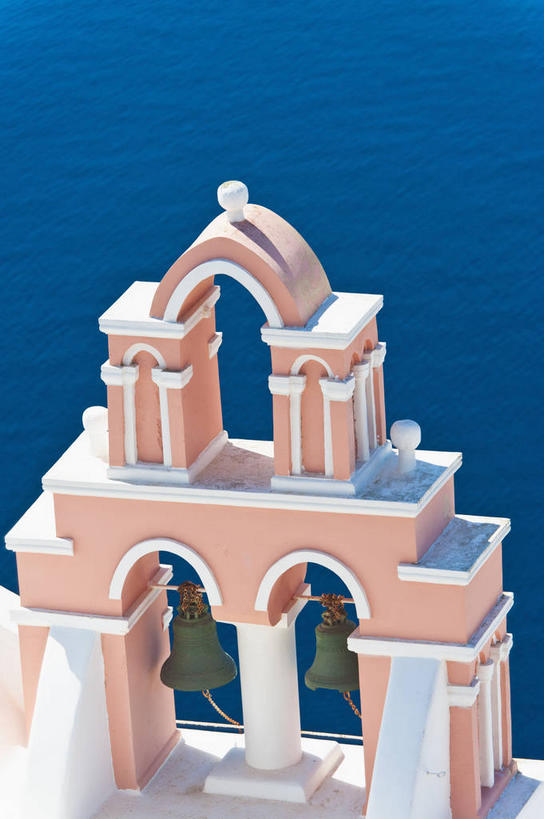 无人,教堂,竖图,俯视,室外,白天,旅游,度假,海浪,海洋,名胜古迹,标志建筑,地标,建筑,希腊,欧洲,阴影,节日,遗迹,光线,影子,浪花,古迹,文化,文物,娱乐,建设,古建筑,祈愿,阳光,海水,祈祷,享受,休闲,健康,旅游胜地,放松,许愿,宗教,信仰,纪念,祈求,信号,基督教,基克拉迪群岛,圣托里尼岛,天主教,报时,海景,信念,古文明,希腊共和国,召集,基克拉泽斯群岛,鸣钟,伊亚,平安,钟,大海,风浪,海,海水的波动,近岸浪,涌浪,彩图,高角度拍摄,大教堂,礼拜堂