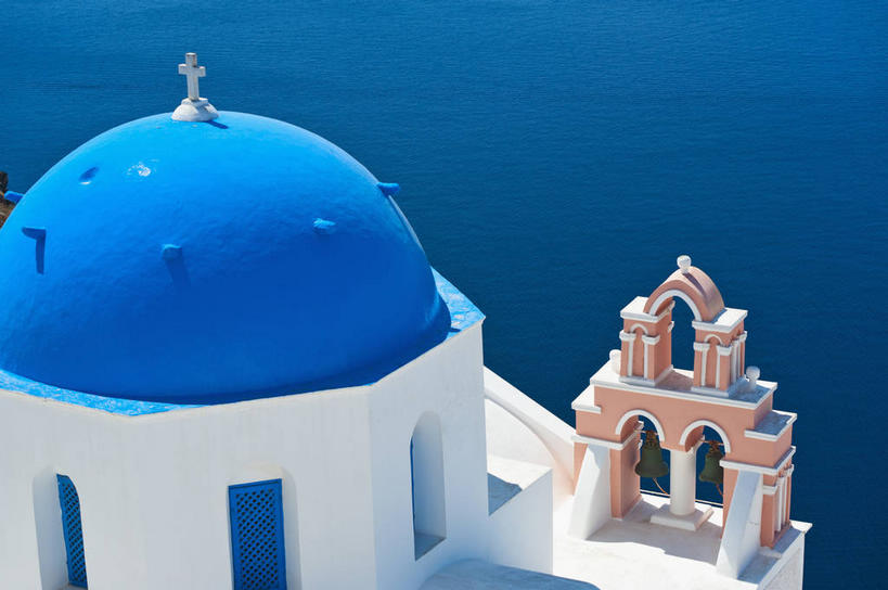 无人,教堂,横图,俯视,室外,白天,旅游,度假,海浪,海洋,名胜古迹,门,标志建筑,地标,建筑,希腊,欧洲,阴影,节日,遗迹,光线,影子,墙,屋顶,浪花,拱门,顶棚,古迹,文化,文物,娱乐,建设,古建筑,墙壁,墙面,祈愿,蓝色,白色,阳光,海水,门框,祈祷,享受,休闲,健康,旅游胜地,放松,许愿,宗教,信仰,纪念,祈求,信号,基督教,基克拉迪群岛,圣托里尼岛,天主教,报时,海景,信念,古文明,希腊共和国,召集,基克拉泽斯群岛,鸣钟,伊亚,平安,钟,大海,风浪,海,海水的波动,近岸浪,涌浪,彩图,高角度拍摄,大教堂,礼拜堂