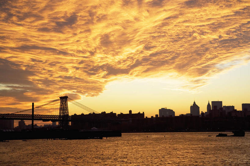 无人,高楼大厦,横图,全景,室外,白天,仰视,旅游,度假,河流,日落,水,天际线,标志建筑,城市,大厦,地标,建筑,摩天大楼,纽约,美国,波纹,河水,水流,晚霞,霞光,落日,曼哈顿,涟漪,背光,娱乐,建设,水纹,黄昏,波浪,享受,休闲,旅游胜地,彩霞,放松,北美,北美洲,美洲,逆光,纽约州,帝国之州,帝国州,水晕,北亚美利加洲,亚美利加洲,夕照,夕阳,彩图,低角度拍摄,大楼,高层建筑,高楼,摩天楼,威廉斯堡大桥,曼哈顿岛,斜阳