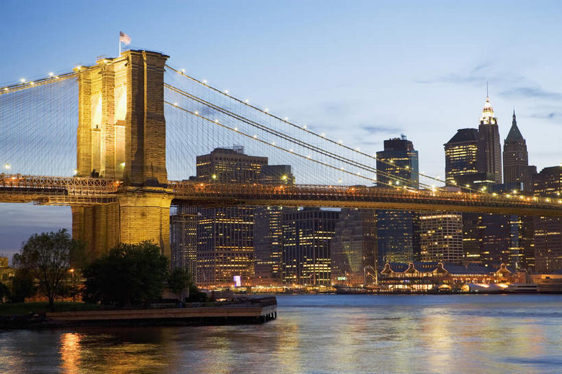 无人,高楼大厦,横图,室外,白天,正面,度假,草地,草坪,河流,石头,美景,水,植物,城市风光,标志建筑,城市,大桥,大厦,地标,建筑,摩天大楼,桥梁,纽约,美国,阴影,光线,石子,影子,河水,景观,水流,云,云朵,建筑群,桥,曼哈顿,云彩,娱乐,建设,草,蓝色,绿色,白云,蓝天,天空,阳光,天,享受,休闲,钢索,景色,放松,吊桥,晴朗,悬索桥,北美,北美洲,美洲,纽约州,帝国之州,帝国州,北亚美利加洲,亚美利加洲,曼哈顿大桥,曼哈顿桥,曼哈坦大桥,石块,岩石,晴空,彩图,大楼,高层建筑,高楼,摩天楼,曼哈顿岛