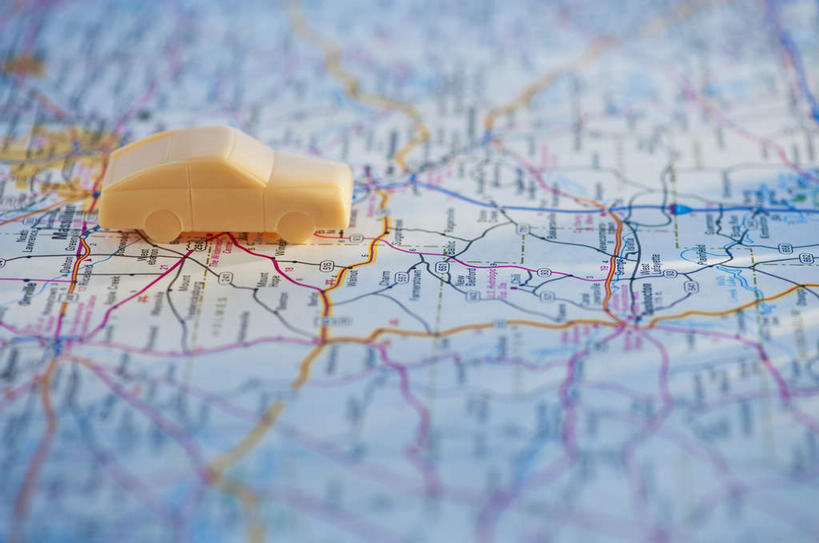 无人,横图,俯视,室内,特写,白天,游戏,道路,汽车,静物,地图,玩具,阴影,反射,信息,影子,交通,玩,方向,娱乐,车,一个,交通工具,轿车,休闲,益智,单个,引导,指引,活动,发泄,消遣,智力,载具,宣泄,玩耍,嬉戏,彩图,高角度拍摄,导航