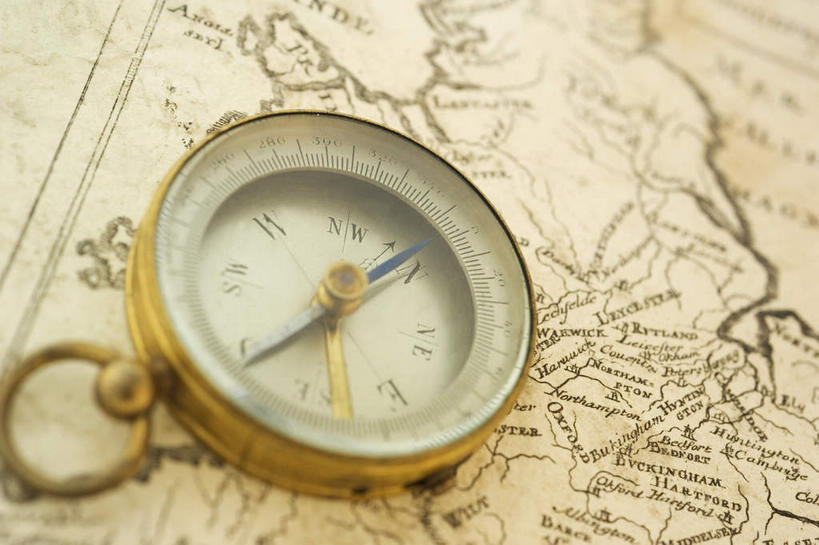 无人,横图,俯视,室内,特写,白天,仪器,科技,海底,道路,静物,地图,朦胧,模糊,科学,信息,交通,方向,历史,文化,一个,祈祷,指示,许愿,宗教,地理,信仰,单个,引导,指引,罗盘,祈求,吉祥,科学技术,指向,风水,司南,阴阳,发明,天池,吉凶,吉利,晦气,不祥,倒霉,霉运,恶兆,凶险,顶针,玻璃盖,磁针,海底线,罗经,罗盘针,内盘,日圭,基准,外盘,园柱形外盒,平安,彩图,高角度拍摄,导航,地质