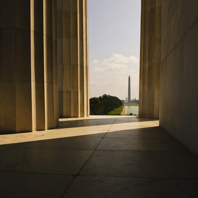 无人,方图,室外,白天,正面,旅游,度假,植物,标志建筑,地标,建筑,美国,一排,阴影,整齐,光线,瓷砖,地砖,影子,柱子,云,云朵,纪念馆,地面,首都,云彩,娱乐,建设,树,树木,排列,蓝色,绿色,白云,蓝天,天空,阳光,自然,天,享受,休闲,旅游胜地,放松,生长,晴朗,成长,北美,北美洲,队列,美洲,林肯纪念堂,华盛顿特区,林肯纪念碑,华盛顿哥伦比亚特区,华府,北亚美利加洲,亚美利加洲,林肯纪念馆,晴空,彩图