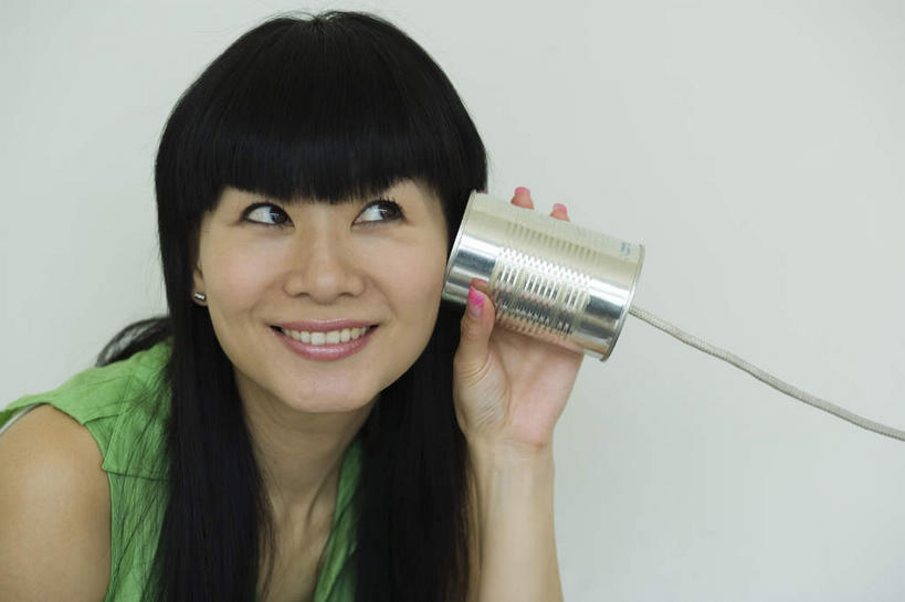 东方人,脸,头,脸颊,脖子,手,一个人,坐,笑,微笑,露齿笑,横图,室内,特写,白天,白色背景,正面,金属制品,亚洲,仅一个年轻女性,仅一个女性,仅一个人,服装,金属,听,注视,休闲装,黄种人,肩膀,衣服,绳子,观察,看,休闲,手部,休闲服,摄影,服饰,影棚,观看,单手,绳索,察看,关注,年轻女性,女人,女性,亚洲人,头部,长发,脖,颈,颈部,脸部,脸蛋,面部,坐着,半身,彩图,影棚拍摄,拍摄