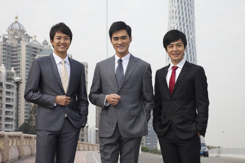 东方人,三个人,同事,商务人士,商务男性,家,高楼大厦,站,笑,微笑,露齿笑,横图,室外,白天,正面,衬衫,度假,成功,合作,团队,集体,信心,美景,城市风光,标志建筑,城市,大厦,地标,建筑,摩天大楼,广州,中国,亚洲,一排,套装,整齐,房屋,屋子,景观,领带,注视,黄种人,娱乐,建设,队伍,楼房,住宅,排列,天空,天,观察,看,站着,享受,休闲,景色,放松,搭,观看,察看,领导,双手插袋,象征,庄重,成就,搭着,队列,关注,商务装,身份,手插袋,合伙,领袖,工薪阶层,东亚,广东,广东省,中华人民共和国,华南地区,省会,双手抄兜,双手放兜,广州市,粤,正式,地位,广州电视塔,广州塔,广州新电视塔,男人,男性,年轻男性,亚洲人,白领,上班族,插兜,两手抄兜,两手放兜,手插兜,手放口袋,站立,半身,彩图,衬衣,房子,大楼,高层建筑,高楼,摩天楼,手抄兜,海珠,海珠区,广州海心塔,海心塔,小蛮腰