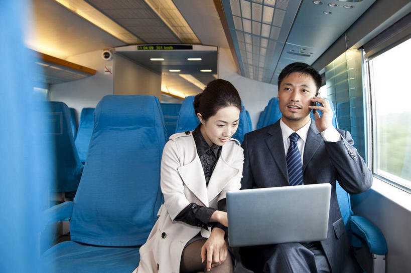 东方人,两个人,同事,商务人士,商务男性,商务女性,坐,笑,打电话,微笑,露齿笑,横图,室内,白天,正面,衬衫,成功,合作,团队,集体,信心,电脑,笔记本电脑,窗户,电话,手机,椅子,亚洲,敲打,握,套装,网络,领带,二郎腿,拿,拿着,注视,黄种人,输入,通讯设备,队伍,玻璃窗,车,蓝色,车窗,交通工具,打字,观察,看,握着,观看,点击,一台,敲击,察看,无线,领导,象征,庄重,成就,关注,载具,磁悬浮,通信设备,商务装,身份,无线网络,合伙,领袖,无线上网,便携式电脑,工薪阶层,磁悬浮列车,一部,正式,地位,交流,按键,手提电脑,男人,男性,年轻男性,年轻女性,女人,女性,亚洲人,白领,上班族,沟通,通话,坐着,半身,彩图,衬衣,磁悬浮技术