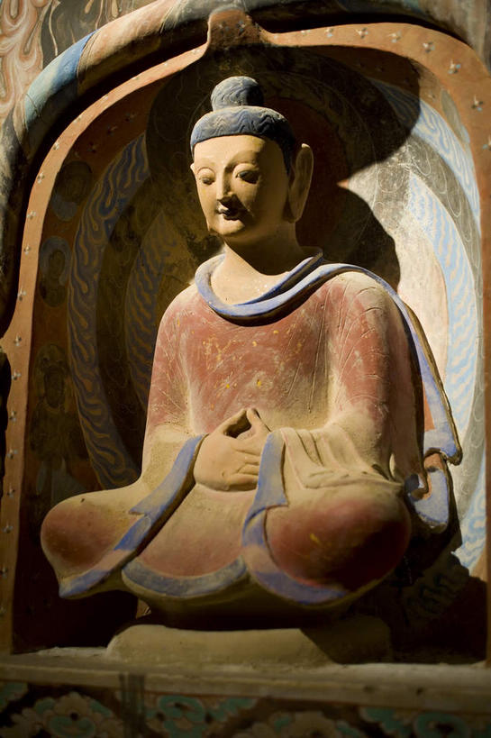 东方人,一个人,无人,坐,盘腿,竖图,室内,白天,正面,旅游,度假,绘画,名胜古迹,标志建筑,地标,建筑,雕塑,敦煌,中国,亚洲,仅一个男性,仅一个人,仅一个中年男性,服装,遗迹,艺术,装饰,纹路,雕刻,雕像,纹理,墙,洞,黄种人,古迹,文化,文物,娱乐,建设,古建筑,壁画,墙壁,墙面,一个,衣服,工艺品,享受,休闲,旅游胜地,放松,服饰,洞穴,单个,纪念,华丽,修饰,美术,点缀,衣着,穿着,主题,陈列,佛祖,古文明,东亚,佛陀,甘肃,甘肃省,莫高窟,穴,肌理,中华人民共和国,功能,美学,衬托,美观,雅致,雅观,西北地区,甘,酒泉,酒泉市,衣饰,圣人,千佛洞,佛教创始者,乔达摩.悉达多,如来佛祖,释迦佛,释迦牟尼,我佛如来,男人,男性,中年男性,亚洲人,画画,盘腿而坐,盘膝,盘着腿的,盘着腿坐,双腿交叉,坐着,彩图,全身,敦煌莫高窟