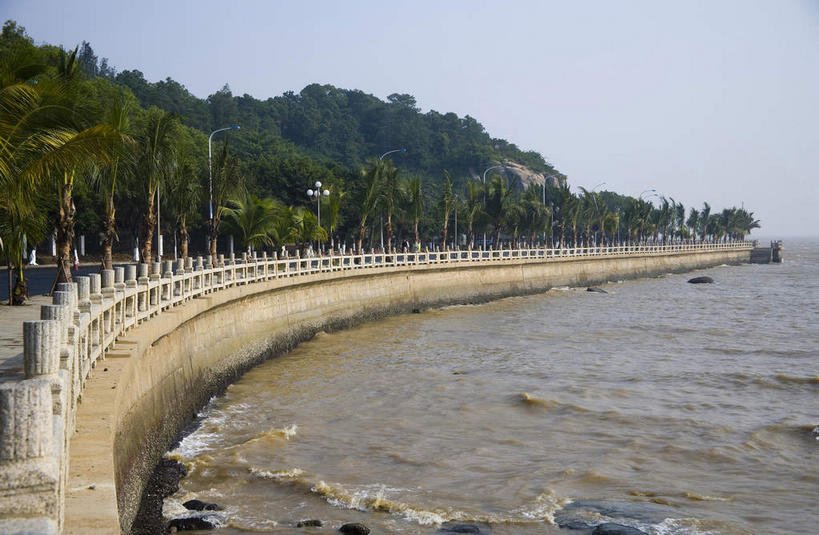 无人,栏杆,横图,室外,白天,正面,度假,海浪,海洋,美景,植物,城市风光,城市,中国,亚洲,阴影,曲折,弯曲,光线,影子,景观,浪花,云,云朵,围栏,云彩,娱乐,护栏,树,树木,蓝色,绿色,白云,蓝天,天空,阳光,自然,海水,天,享受,休闲,景色,放松,蜿蜒,生长,晴朗,成长,海景,东亚,广东,珠海,广东省,中华人民共和国,华南地区,粤,珠海市,大海,风浪,海,海水的波动,近岸浪,涌浪,晴空,彩图,珠海香洲,香洲区,香洲,珠海情侣路,情侣路