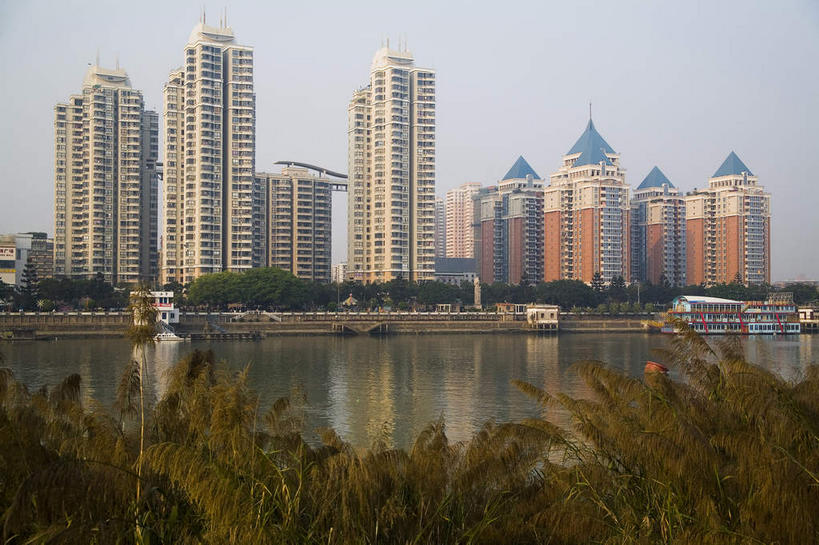 无人,家,高楼大厦,横图,室外,白天,正面,度假,河流,美景,水,植物,窗户,城市风光,城市,大厦,建筑,摩天大楼,中国,亚洲,一排,许多,波纹,飞溅,整齐,并列,并排,溅,液体,房屋,墙,屋顶,屋子,河水,景观,水滴,水流,乌云,云,阴天,云朵,公寓,很多,云彩,顶棚,娱乐,洋房,楼房,玻璃窗,墙壁,墙面,住宅,水珠,树,树木,排列,绿色,倒影,水纹,天空,自然,船尾波,波浪,天,享受,休闲,景色,放松,生长,成长,倒映,昏暗,阴沉,队列,喷洒,平行,福建,东亚,台江,福建省,中华人民共和国,华东地区,省会,闽,福州,福州市,反照,彩图,房子,大楼,高层建筑,高楼,摩天楼,仓山区,南台岛,台江区,中洲岛