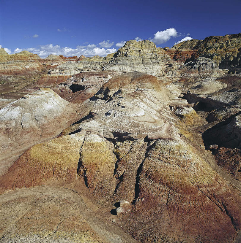 无人,竖图,室外,白天,正面,旅游,度假,石头,美景,山,山脉,峡谷,中国,亚洲,阴影,光线,纹路,石子,纹理,影子,景观,山峰,悬崖,云,云朵,山谷,山峦,云彩,娱乐,山东,蓝色,白云,蓝天,天空,阳光,自然,群山,天,享受,休闲,景色,放松,晴朗,岩层,自然风光,东亚,山东省,肌理,中华人民共和国,华东地区,鲁,绝壁,临沂,临沂市,石块,岩石,晴空,彩图,双堠镇,五彩山,沂南,沂南县