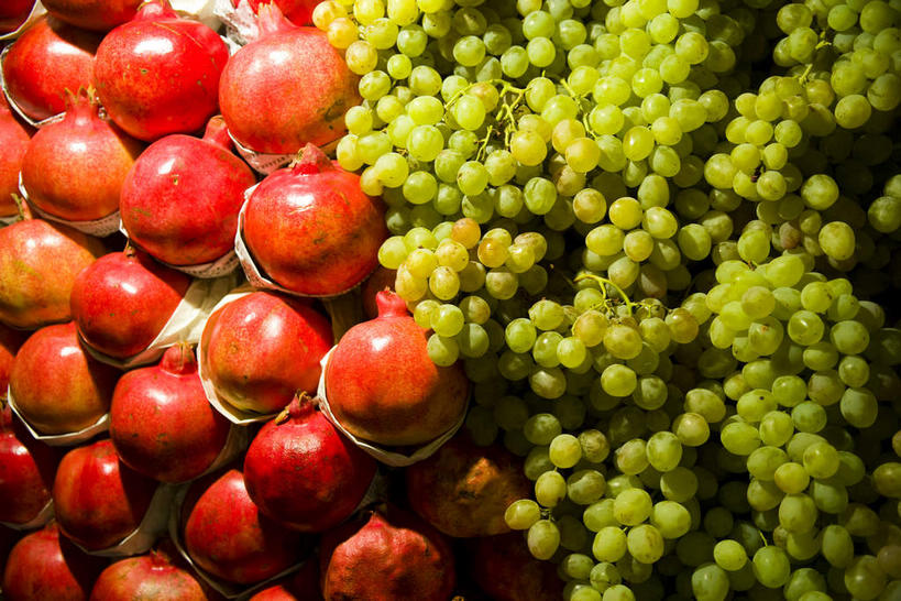 无人,横图,俯视,室外,特写,白天,葡萄,石榴,蔬菜,水果,中国,亚洲,一排,许多,新鲜,整齐,生食,食品,果实,很多,蔬果,食物,排列,红色,绿色,有机食品,绿色食品,堆,队列,东亚,乌鲁木齐,新疆,首府,中华人民共和国,乌鲁木齐市,新疆维吾尔自治区,西北地区,涂林,山葫芦,若榴,蒲桃,金罂,金庞,丹若,草龙珠,安石榴,彩图,高角度拍摄,全画面,全框架,全帧,全画幅,新