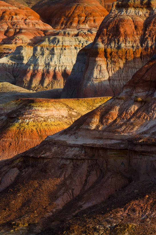 无人,竖图,俯视,室外,白天,旅游,度假,石头,美景,山,山脉,峡谷,中国,亚洲,阴影,光线,纹路,石子,纹理,影子,景观,山峰,悬崖,山谷,山峦,娱乐,阳光,自然,群山,享受,休闲,景色,放松,岩层,自然风光,东亚,新疆,肌理,中华人民共和国,绝壁,新疆维吾尔自治区,西北地区,石块,岩石,彩图,高角度拍摄,准噶尔,准噶尔盆地,新,五彩湾,准噶尔盆地五彩城