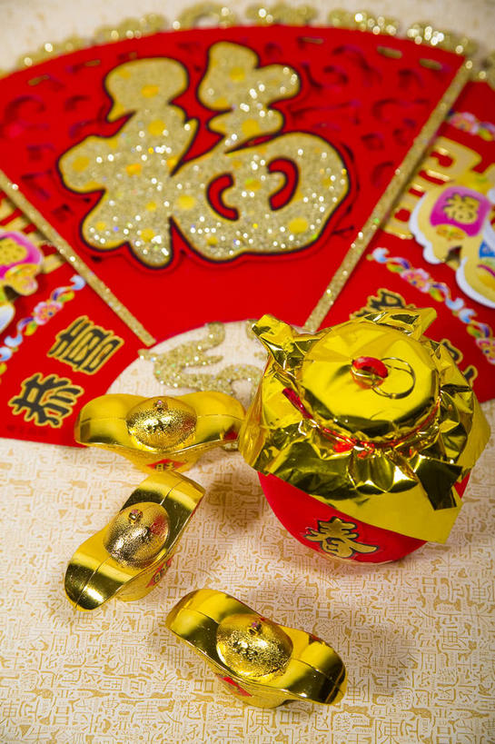 无人,竖图,俯视,室内,特写,白天,爱情,奢侈,幸福,静物,玻璃,珠宝,艺术,金属,文化,黄金,玻璃制品,三个,一个,福字,玻璃瓶,瓶子,绳子,金色,单个,捆绑,绳索,昂贵,贵重,中国文化,坚定,祝愿,信念,广口瓶,贵金属,约定,绑缚,福,福气,宝贵,彩图,高角度拍摄,福运,春节贴,福字帖,金子,元宝,传统文化