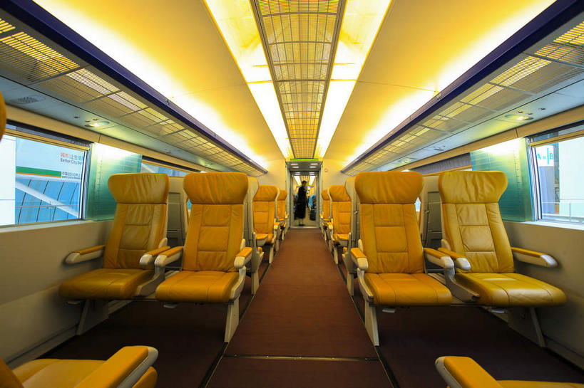 无人,横图,室内,白天,正面,消失点,度假,美景,城市风光,城市,椅子,照明,上海,中国,亚洲,一排,许多,阴影,整齐,并列,并排,光线,影子,景观,灯光,很多,娱乐,车厢,顶灯,车,灯,排列,灯具,交通工具,享受,休闲,景色,放松,照亮,申,照明设备,队列,载具,磁悬浮,平行,东亚,上海市,磁悬浮列车,中华人民共和国,沪,华东地区,彩图,没影点,灭点,磁悬浮技术