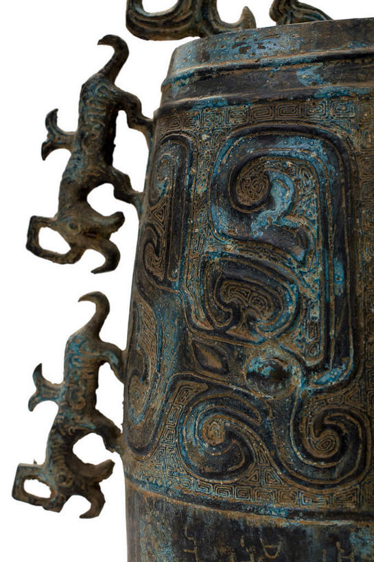 无人,竖图,室内,特写,白天,白色背景,正面,静物,金属制品,纹路,金属,纹理,乐器,一个,摄影,影棚,单个,打击乐器,摄影棚,编钟,肌理,青铜,青铜器,彩图,影棚拍摄,拍摄,青铜制品,青铜编钟