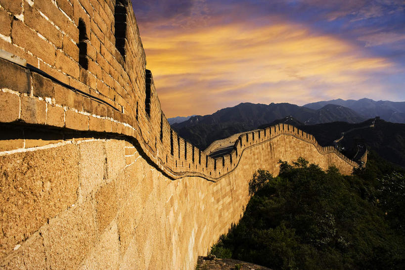 无人,横图,室外,白天,正面,旅游,度假,建材,名胜古迹,日落,山,山脉,植物,标志建筑,地标,建筑,北京,长城,中国,亚洲,遗迹,纹路,材料,纹理,砖,砖块,墙,山峰,晚霞,霞光,落日,山峦,首都,古迹,文物,娱乐,建设,城墙,古建筑,墙壁,墙面,树,树木,绿色,自然,黄昏,群山,享受,休闲,砖头,旅游胜地,彩霞,放松,建造,生长,成长,坚硬,万里长城,防御,古文明,东亚,八达岭,八达岭长城,肌理,中华人民共和国,北京市,京,北平,华北地区,延庆县,夕照,薄暮,坚固,军都山,石料,夕阳,彩图,傍晚,砌墙砖,斜阳