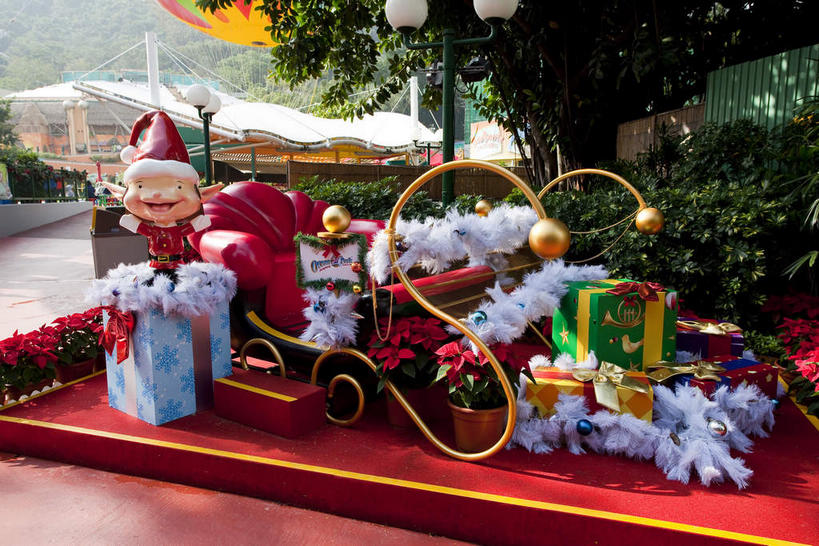 无人,横图,室外,白天,正面,度假,美景,植物,城市风光,城市,路灯,礼盒,礼物,照明,香港,中国,圣诞节,亚洲,节日,庆祝,纸盒,景观,灯光,文化,娱乐,车,灯,盒子,树,树木,绿色,自然,包装盒,礼品盒,交通工具,庆典,享受,休闲,景色,放松,礼品,生长,成长,纪念,雪橇,照亮,港,照明设备,载具,雪橇车,东亚,香港特别行政区,港澳台,中华人民共和国,礼物车,彩图