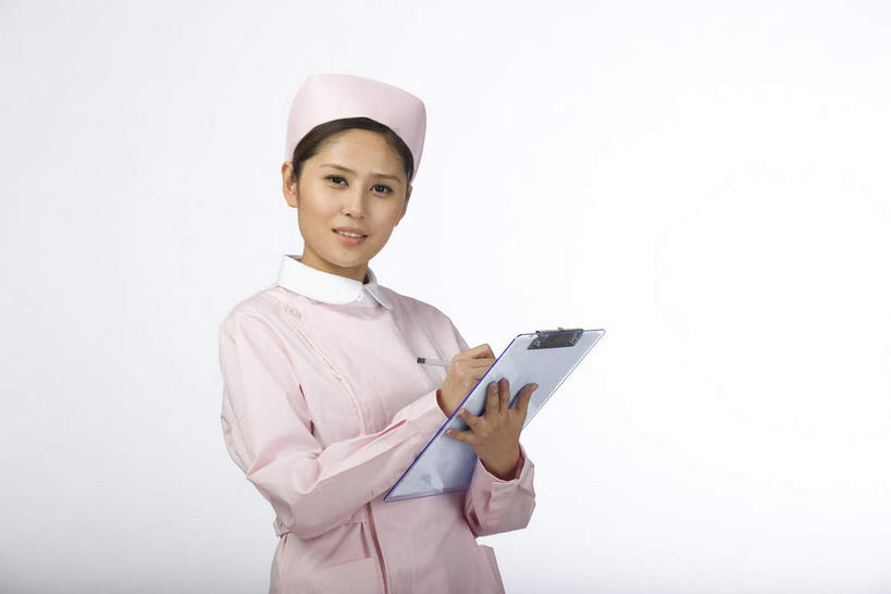 东方人,一个人,护士,站,笑,微笑,露齿笑,横图,室内,白天,白色背景,正面,工作服,制服,帽子,亚洲,仅一个年轻女性,仅一个女性,仅一个人,握,服装,笔,材料,档案,文件,纸,办公用品,拿,拿着,注视,黄种人,水笔,文具,衣服,粉色,手稿,学习用品,资料,观察,记录,看,站着,护士服,握着,摄影,服饰,影棚,观看,文具用品,证明,一支,察看,书写,护士帽,白衣天使,衣着,穿着,关注,摄影棚,文档,记载,一顶,工作制服,衣饰,记实,纪录,誊写,年轻女性,女人,女性,亚洲人,站立,半身,彩图,影棚拍摄,工作套服,拍摄,病历,病历卡