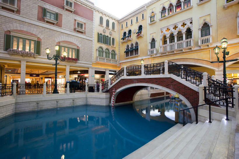 无人,宾馆,家,横图,室外,白天,正面,旅游,度假,河流,美景,水,别墅,城市风光,标志建筑,城市,地标,建筑,酒店,路灯,桥梁,照明,中国,亚洲,阴影,波纹,光线,影子,房屋,屋子,河水,景观,水流,公寓,桥,灯光,涟漪,娱乐,建设,石桥,洋房,楼房,拱桥,住宅,灯,倒影,水纹,天空,灯具,波浪,天,享受,休闲,景色,放松,拱形,人行桥,酒家,石拱桥,旅社,照亮,倒映,照明设备,东亚,港澳台,中华人民共和国,水晕,澳门特别行政区,澳,反照,威尼斯人酒店,彩图,房子,客店,客栈,旅店,旅馆,商旅,澳门威尼斯人酒店,澳门威尼斯人度假村酒店澳门