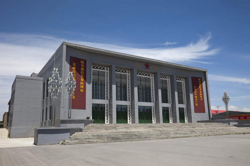 无人,横图,室外,白天,正面,旅游,度假,美景,城市风光,标志建筑,城市,地标,建筑,路灯,照明,中国,亚洲,阴影,光线,标志,文字,影子,字符,景观,云,云朵,灯光,云彩,娱乐,标识,建设,灯,蓝色,白云,蓝天,天空,阳光,天,享受,休闲,汉字,景色,放松,晴朗,照亮,照明设备,中文,东亚,青海,青海省,原子城,金银滩,中华人民共和国,国文,华文,西北地区,青,海北,海北州,海北藏族自治州,晴空,彩图,金银滩草原,青海原子城