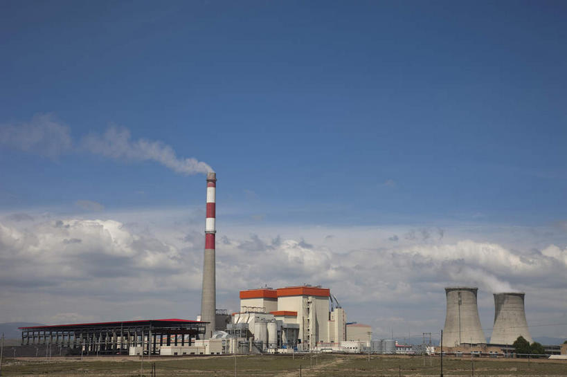 无人,工厂,横图,室外,白天,正面,旅游,度假,烟囱,草地,草坪,美景,植物,中国,亚洲,阴影,围绕,光线,影子,景观,烟雾,云,云朵,云彩,娱乐,草,树,树木,蓝色,绿色,白云,蓝天,天空,阳光,自然,天,享受,休闲,烟,景色,放松,工业,缭绕,生长,晴朗,成长,自然风光,旋绕,东亚,青海,青海省,原子城,金银滩,中华人民共和国,西北地区,青,海北,海北州,海北藏族自治州,萦绕,回绕,晴空,彩图,制造厂,金银滩草原,生产工厂,青海原子城