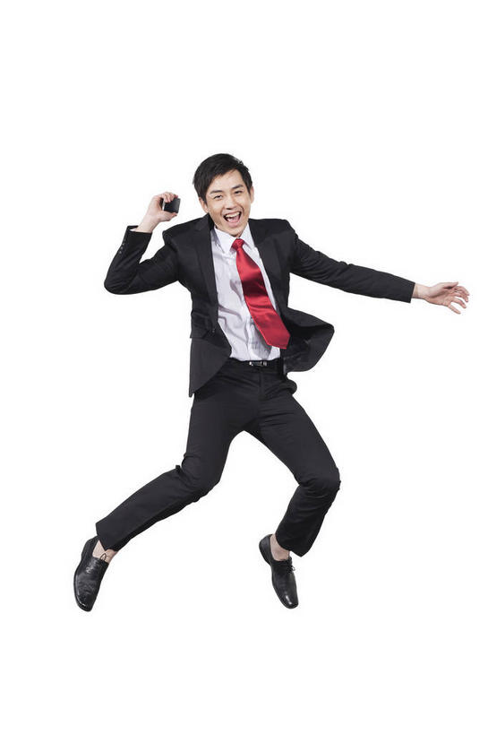 东方人,一个人,商务人士,商务男性,跳,笑,打电话,微笑,露齿笑,竖图,室内,白天,白色背景,正面,衬衫,电话,手机,亚洲,仅一个男性,仅一个人,握,套装,领带,半空,拿,拿着,黄种人,通讯设备,仅一个年轻男性,红色,握拳,握着,摄影,影棚,张开双腿,象征,庄重,摄影棚,商务装,身份,工薪阶层,一部,正式,地位,展开双腿,交流,男人,男性,年轻男性,亚洲人,白领,上班族,沟通,跳跃,通话,彩图,全身,影棚拍摄,衬衣,拍摄,伸展双腿