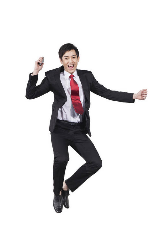 东方人,一个人,商务人士,商务男性,跳,笑,打电话,微笑,露齿笑,竖图,室内,白天,白色背景,正面,衬衫,电话,手机,亚洲,仅一个男性,仅一个人,握,套装,领带,半空,拿,拿着,注视,黄种人,通讯设备,仅一个年轻男性,红色,观察,看,握着,摄影,影棚,观看,察看,象征,庄重,关注,摄影棚,商务装,身份,工薪阶层,一部,正式,地位,交流,男人,男性,年轻男性,亚洲人,白领,上班族,沟通,跳跃,通话,彩图,全身,影棚拍摄,衬衣,拍摄