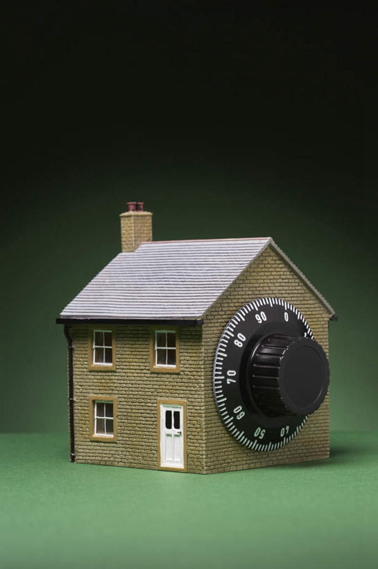 无人,家,竖图,室内,特写,白天,正面,安全,静物,绿色背景,阴影,立体,反射,空间,影子,房屋,屋子,防护,楼房,住宅,锁,模型,规划,摄影,密码锁,影棚,保护,保险,私密,保全,周全,安稳,安定,防盗,一栋,直观,建筑模型,建筑设计,平安,设计,彩图,影棚拍摄,拍摄,房子,号码锁