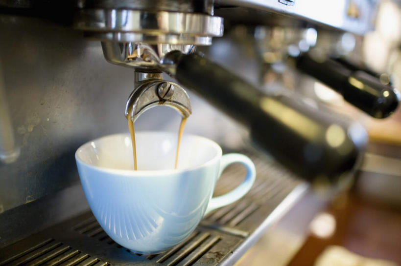 咖啡,无人,横图,室内,特写,白天,正面,幸福,雾,杯子,沸腾,朦胧,模糊,蒸汽,瓷器,电器,工具,咖啡杯,陶瓷制品,水蒸气,雾气,娱乐,设备,饮料,享受,休闲,温馨,放松,乐趣,冲泡,气体,提神,舒适,家电,家用电器,咖啡机,磨粉,瓷杯,醒脑,蒸发,软饮料,彩图,清除,压粉,装粉