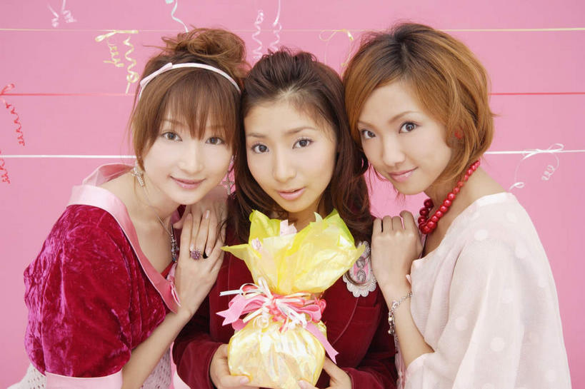 东方人,脸,头,脸颊,三个人,伙伴,朋友,站,横图,室内,白天,正面,爱情,购物,友谊,幸福,消费,袋子,亚洲,粉色背景,服装,装饰,包装袋,手提袋,丝绸,丝带,墙,粉红色,棕色,粉红,缎带,购物袋,浪漫,注视,休闲装,黄种人,墙壁,墙面,绸带,衣服,粉色,黄色,黑色,发箍,发饰,饰品,观察,看,站着,休闲,健康,休闲服,可爱,金融,摄影,服饰,活泼,影棚,头箍,观看,青春,满足,一袋,甜美,察看,购买,关注,时髦,温柔,发卡,贸易,纯真,配饰,友情,年轻女性,女人,女性,亚洲人,头部,长发,脸部,脸蛋,面部,站立,半身,彩图,影棚拍摄,拍摄