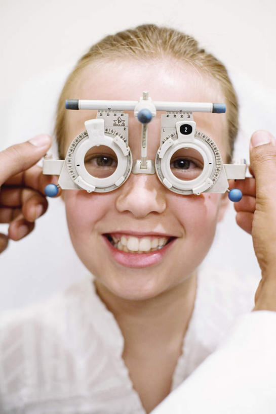 西方人,儿童,两个人,医生,病人,医院,坐,竖图,室内,特写,白天,正面,工作服,制服,纯洁,摆设,欧洲,欧洲人,握,检查,拿,拿着,设备,小孩,框架,医护人员,医疗人员,可爱,童年,童趣,握着,医疗设备,白大褂,装备,童真,烂漫,无邪,医疗机构,工作制服,设置,天真,男人,男性,年轻男性,年轻女性,女孩,女人,女性,白种人,孩子,大夫,患者,就医者,坐着,半身,彩图,工作套服,病院,诊所,女生