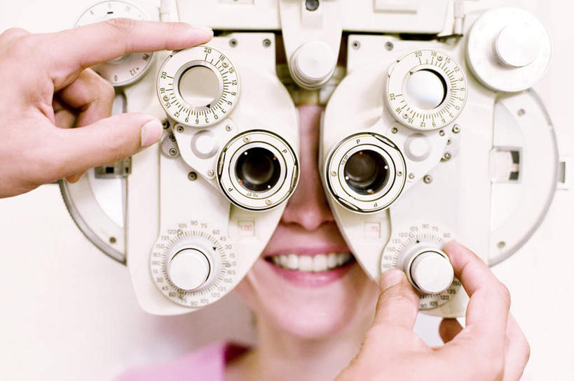 西方人,儿童,眼睛,眉毛,睫毛,两个人,医生,病人,医院,坐,横图,室内,特写,白天,正面,工作服,制服,纯洁,摆设,欧洲,欧洲人,瞳孔,握,检查,拿,拿着,设备,相视,小孩,医护人员,医疗人员,面对面,可爱,童年,童趣,握着,眼部,对视,白大褂,相对,装备,童真,烂漫,无邪,医疗机构,相看,工作制服,设置,天真,男人,男性,年轻男性,年轻女性,女孩,女人,女性,白种人,孩子,睫,眉,眼,眼睫毛,眼眉,大夫,患者,就医者,坐着,半身,彩图,工作套服,病院,诊所,眼眉毛,女生