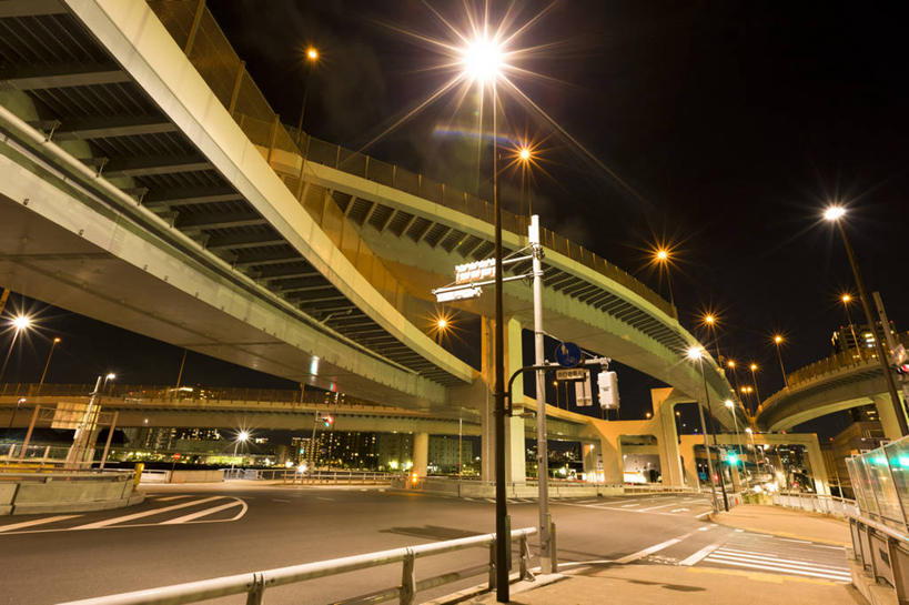 无人,高楼大厦,栏杆,横图,室外,夜晚,仰视,度假,安全,美景,城市风光,城市,大厦,道路,建筑,路,路灯,摩天大楼,夜景,公路,照明,东京,日本,亚洲,一排,许多,阴影,整齐,并列,并排,光线,影子,景观,高架,红绿灯,围栏,灯光,分界线,停车线,信号灯,交通,很多,娱乐,护栏,盘旋,灯,排列,享受,休闲,景色,放松,警示,车行道,车行道分界线,照亮,照明设备,队列,提示,标线,回旋,平行,流通,高架桥,东亚,扭转,车行线,高架道路,跨线桥,交通信号灯,本州,行人信号灯,关东地方,本州岛,日本国,东京都,江户川区,彩图,低角度拍摄,大楼,高层建筑,高楼,摩天楼,东京23区