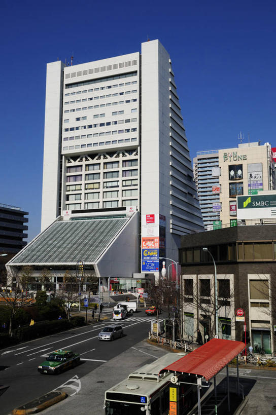 无人,高楼大厦,竖图,室外,白天,正面,度假,美景,城市风光,标志建筑,城市,大厦,地标,建筑,摩天大楼,东京,日本,亚洲,阴影,光线,影子,景观,建筑群,娱乐,建设,蓝色,蓝天,天空,阳光,天,享受,休闲,景色,放松,晴朗,东亚,本州,万里无云,关东地方,本州岛,日本国,东京都,中野区,晴空,晴空万里,彩图,大楼,高层建筑,高楼,摩天楼