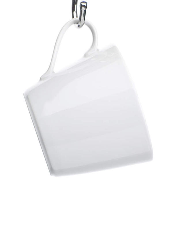 无人,竖图,室内,特写,白天,白色背景,正面,静物,杯子,吊挂,悬挂,瓷器,挂钩,咖啡杯,陶瓷制品,挂,一个,白色,摄影,影棚,单个,瓷杯,彩图,影棚拍摄,拍摄