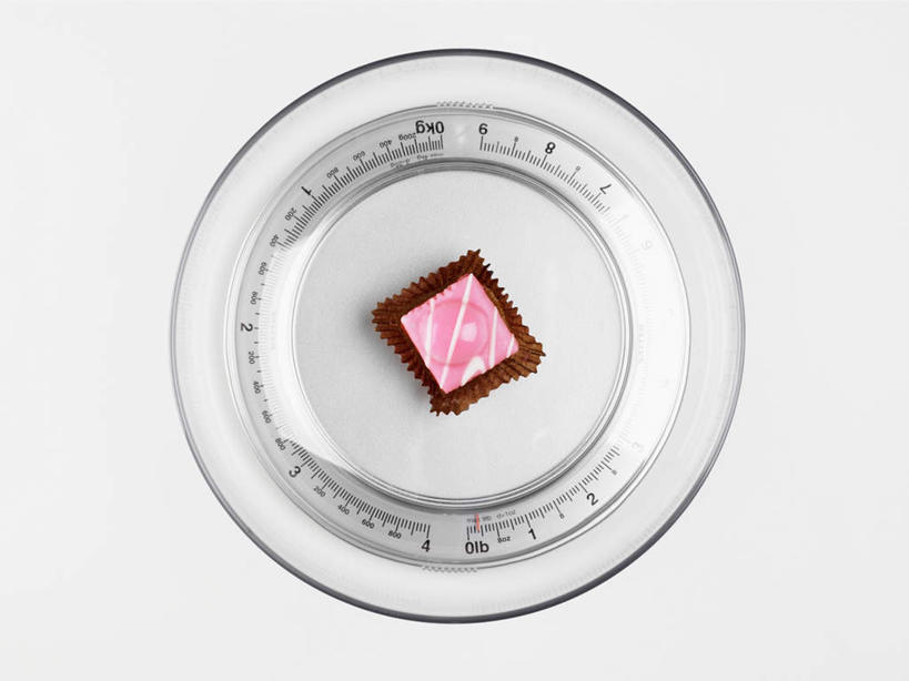 点心,无人,横图,俯视,室内,特写,白天,白色背景,下午茶,桌面,磅秤,食品,食物,糕点,一个,摄影,影棚,单个,秤,体重秤,彩图,高角度拍摄,影棚拍摄,拍摄,蛋糕