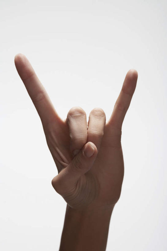 西方人,手,一个人,竖图,室内,特写,白天,白色背景,正面,欧洲,欧洲人,仅一个年轻女性,仅一个女性,仅一个人,指,方向,手势,手部,摄影,影棚,单手,指向,好运,年轻女性,女人,女性,白种人,半身,彩图,影棚拍摄,拍摄