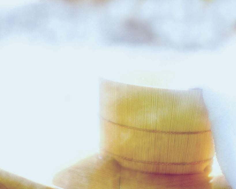 无人,横图,室内,白天,正面,按摩,美容,水,雾,日本,亚洲,护肤,阴影,波纹,沸腾,朦胧,模糊,日本文化,透明,光线,蒸汽,木桶,液体,影子,气泡,水滴,涟漪,水蒸气,漩涡,文化,传统,水泡,水珠,水纹,阳光,泡泡,毛巾,保养,享受,休闲,放松,保健,温泉浴场,圆弧,东亚,养颜,日本国,蒸发,矿泉疗养地,彩图,水疗