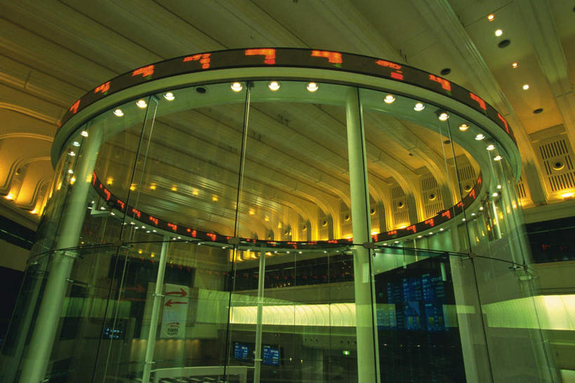 无人,横图,室内,特写,白天,仰视,显示器,窗户,天花板,静物,照明,东京,日本,亚洲,屏幕,走廊,过道,灯光,显示屏,顶灯,玻璃窗,灯,灯具,金融,照亮,证券交易所,照明设备,交易所,输出设备,东亚,本州,关东地方,本州岛,日本国,东京都,彩图,低角度拍摄,股票交易所