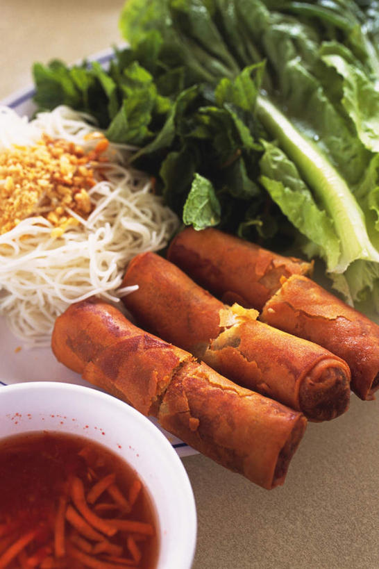 点心,面食,面条,无人,竖图,俯视,室内,特写,白天,餐桌,桌子,萝卜,胡萝卜,蔬菜,餐具,一排,阴影,新鲜,整齐,反射,影子,青菜,面,料理,食品,面点,春卷,美食,食物,排列,碗,中式,摄影,有机食品,绿色食品,影棚,餐台,队列,薄饼,春饼,进餐用具,烹调用具,红萝卜,甘荀,彩图,高角度拍摄,影棚拍摄,拍摄