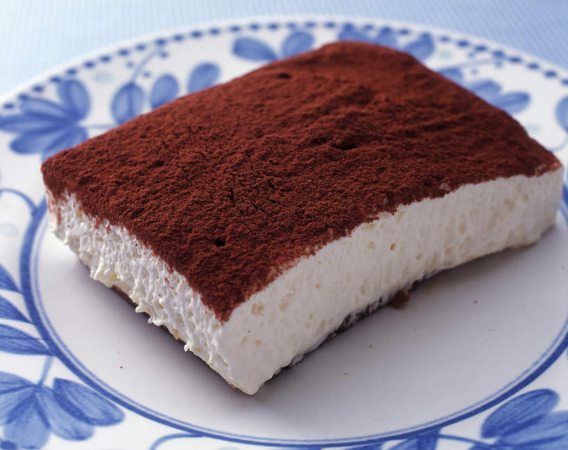 点心,无人,横图,俯视,室内,特写,白天,下午茶,餐具,一块,花纹,朦胧,模糊,装饰,碟子,盘,图案,陶瓷,食品,陶瓷制品,提拉米苏,食物,糕点,蓝色,盘子,碟,摄影,影棚,华丽,修饰,点缀,衬托,美观,雅致,雅观,彩图,高角度拍摄,影棚拍摄,拍摄,蛋糕