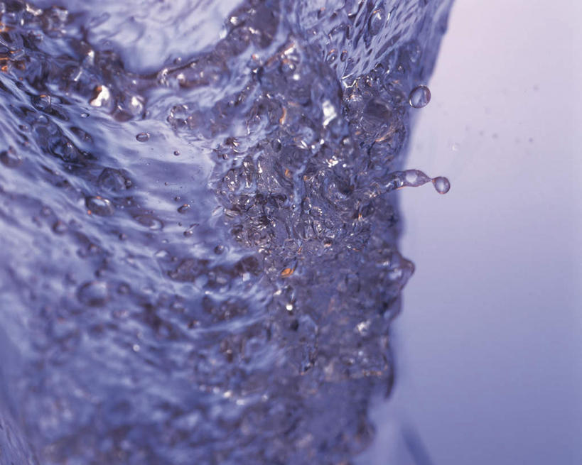 无人,横图,俯视,室内,特写,白天,水,阴影,飞溅,紫色背景,朦胧,模糊,漂浮,溅,反射,液体,影子,气泡,水滴,水珠,泡泡,悬浮,摄影,流动,影棚,喷洒,彩图,高角度拍摄,影棚拍摄,拍摄