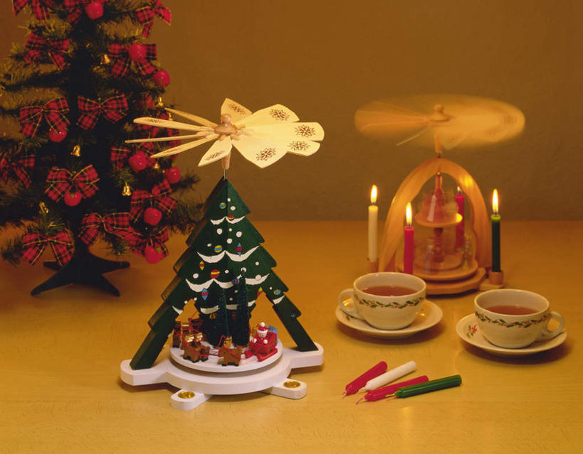 无人,横图,俯视,室内,特写,白天,游戏,植物,茶,杯子,餐具,蜡烛,玩具,圣诞节,一排,许多,阴影,节日,朦胧,模糊,庆祝,整齐,光线,瓷器,碟子,格纹,火焰,盘,丝绸,丝带,影子,烛光,圣诞树,咖啡杯,陶瓷制品,燃烧,玩,文化,娱乐,绸带,树,树木,排列,绿色,自然,盘子,蝴蝶结,碟,点燃,四个,庆典,休闲,益智,摄影,影棚,生长,成长,活动,纪念,队列,发泄,消遣,智力,瓷杯,竹蜻蜓,宣泄,玩耍,嬉戏,彩图,高角度拍摄,影棚拍摄,拍摄