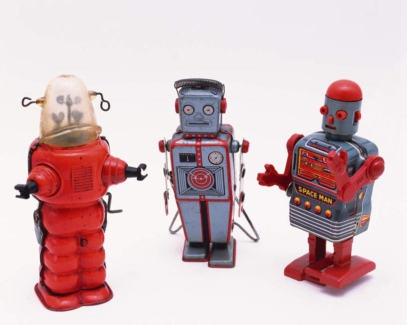 无人,横图,俯视,室内,特写,白天,白色背景,游戏,桌面,静物,玩具,一排,阴影,整齐,反射,影子,玩,娱乐,排列,三个,红色,白色,模型,休闲,益智,摄影,影棚,活动,机器人,队列,发泄,消遣,智力,宣泄,铁皮机器人,玩耍,嬉戏,彩图,高角度拍摄,影棚拍摄,拍摄