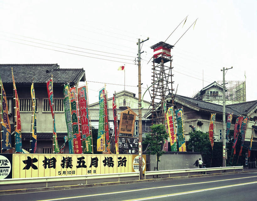 无人,家,横图,室外,白天,仰视,旅游,度假,美景,别墅,城市风光,城市,道路,建筑,路,公路,东京,日本,亚洲,电力,标志,电线,电线杆,文字,线,字符,房屋,屋子,景观,公寓,分界线,电能,竞技场,停车线,交通,线路,娱乐,标识,建设,洋房,楼房,住宅,享受,休闲,汉字,景色,放松,搭建,电,车行道,车行道分界线,电源,中文,标线,能量,相扑,东亚,车行线,本州,关东地方,本州岛,日本国,东京都,国文,华文,旗,马路,彩图,低角度拍摄,房子