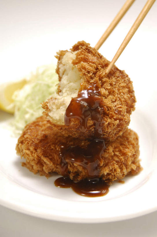 无人,竖图,俯视,室内,特写,白天,白色背景,烹饪,中餐,筷子,桌面,餐具,一双,煎,握,阴影,反射,碟子,盘,影子,肉,油炸,料理,食品,丸子,拿,拿着,文化,传统,猪肉,菜肴,美食,肉类,食物,盘子,碟,中式,握着,摄影,佳肴,影棚,礼节,礼仪,肉食,豚肉,进餐用具,彩图,高角度拍摄,影棚拍摄,拍摄